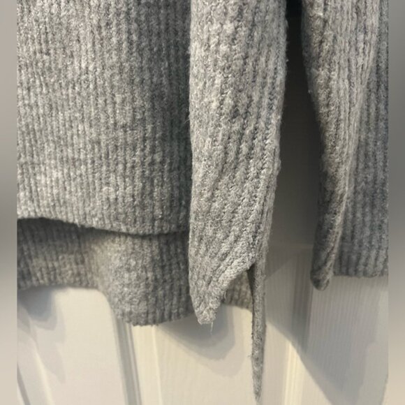 Forever 21 Grey V-Neck Sweater - Picture 4 of 6